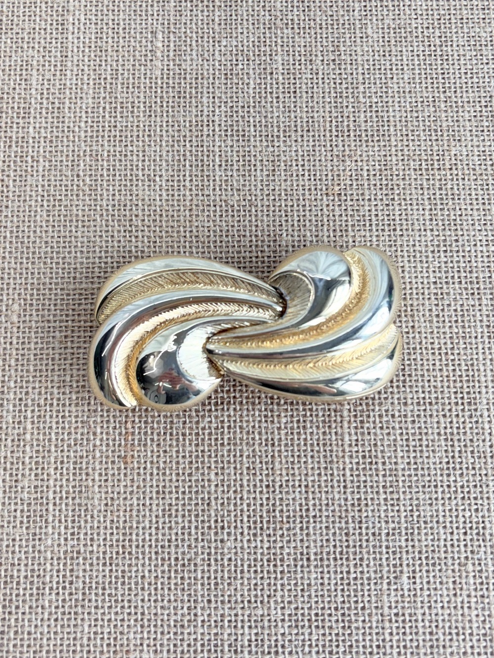 Douglas Paquette Belt Buckle Gold Tone Swirl Bow 2-Piece 1980s Vintage Signed